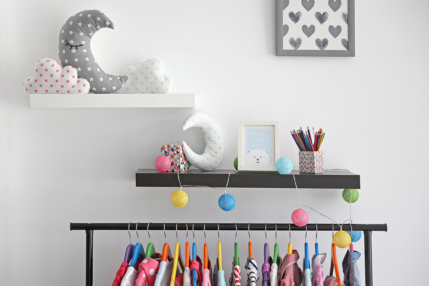 Hanging kids clothes